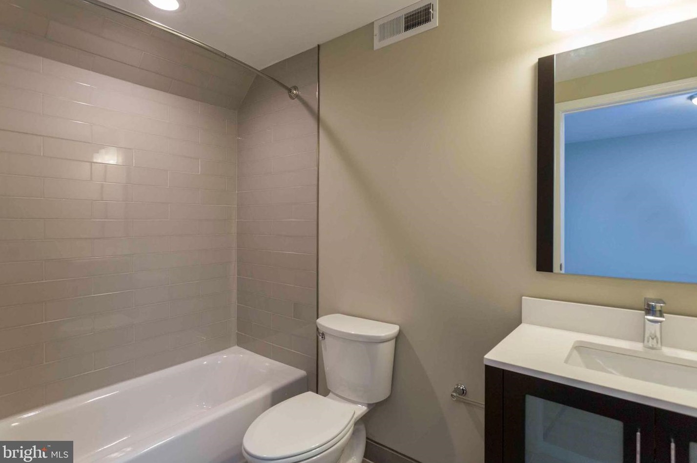 2023 Rittenhouse Sq, Philadelphia PA  19103-5620 exterior