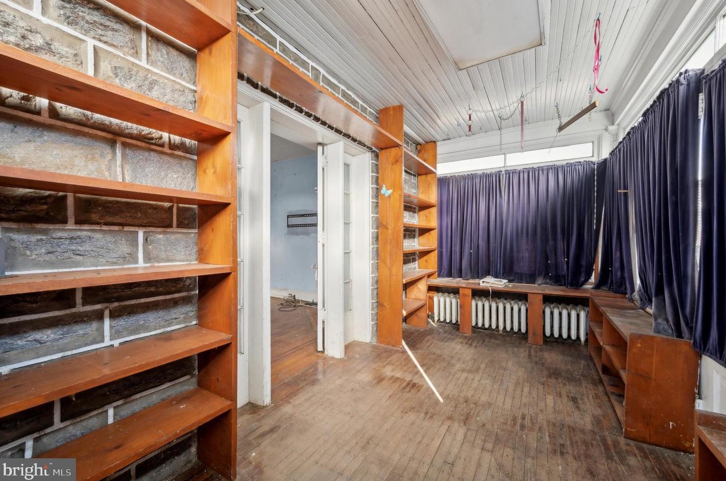 325 Sanger St, Philadelphia, PA 19120-1623
