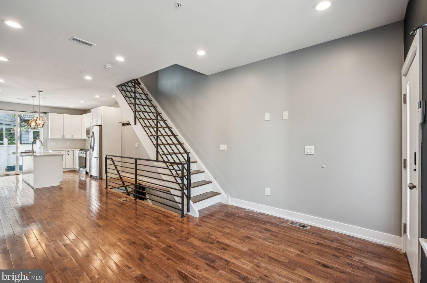 3006 Thompson St, Philadelphia, PA 19121-4412