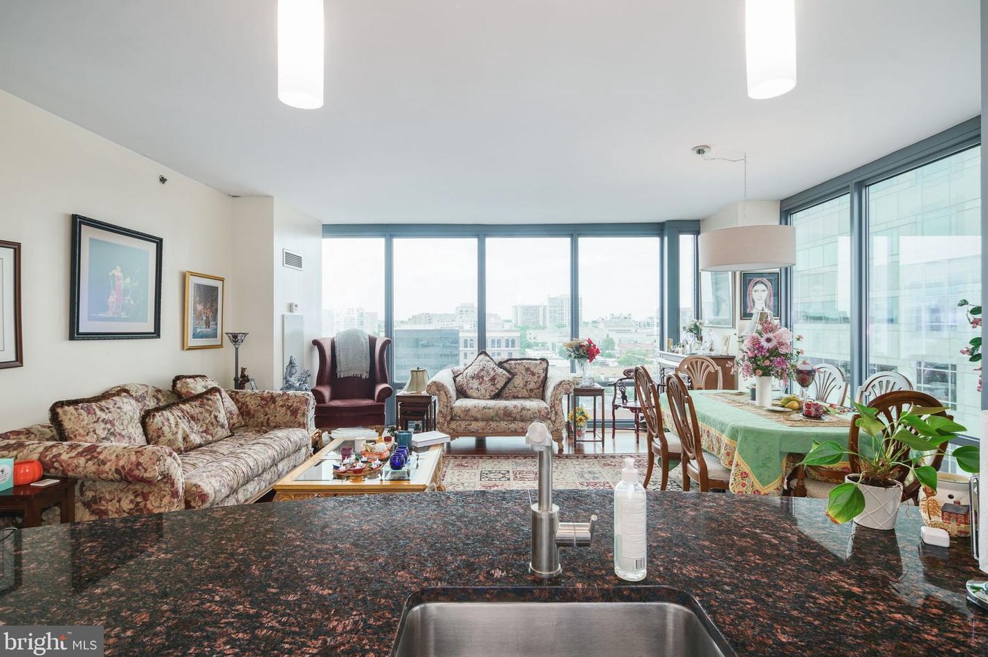 2101 Market St #907, Philadelphia, PA 19103