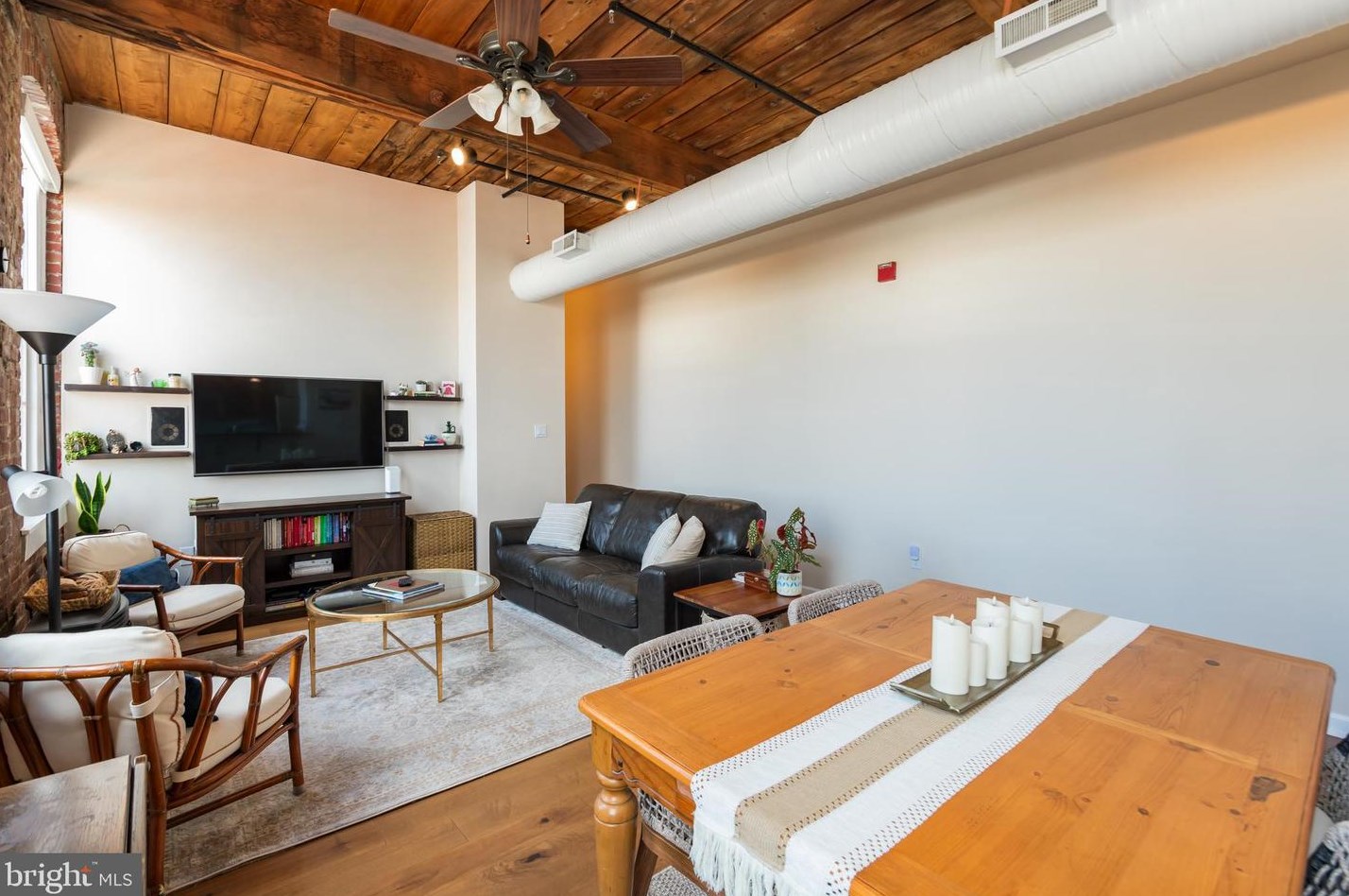 320 Race St #4, Philadelphia, PA 19106