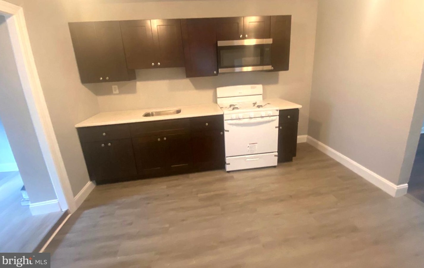 2016 25th St, Philadelphia, PA 19145-2530