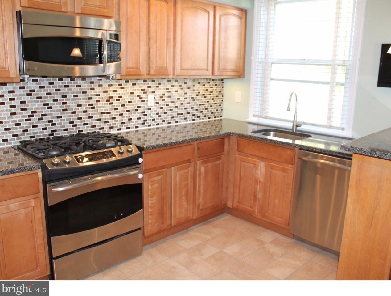 6116 Mulberry St, Philadelphia, PA 19135-4430
