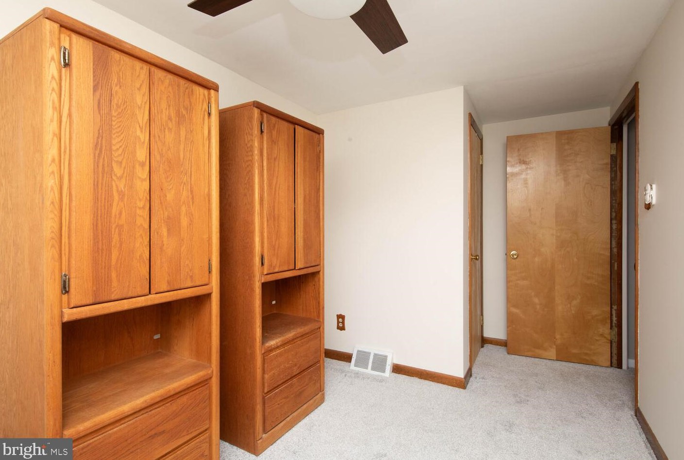 3606 Merrick Rd, Philadelphia PA 19129-1615 exterior