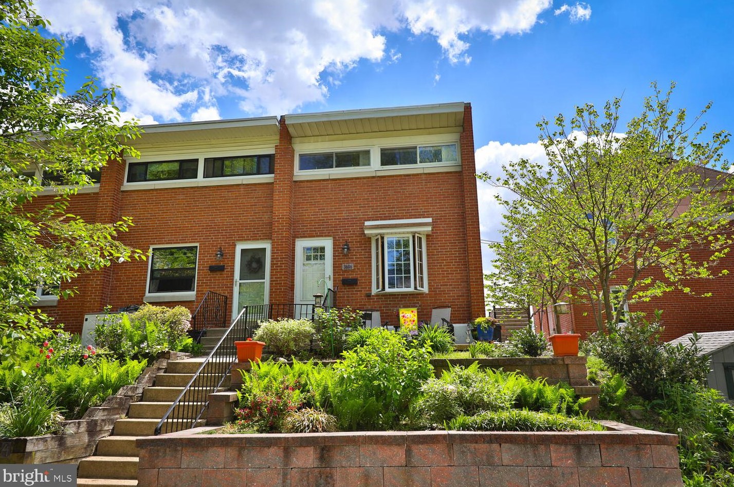 3606 Merrick Rd, Philadelphia, PA 19129-1615