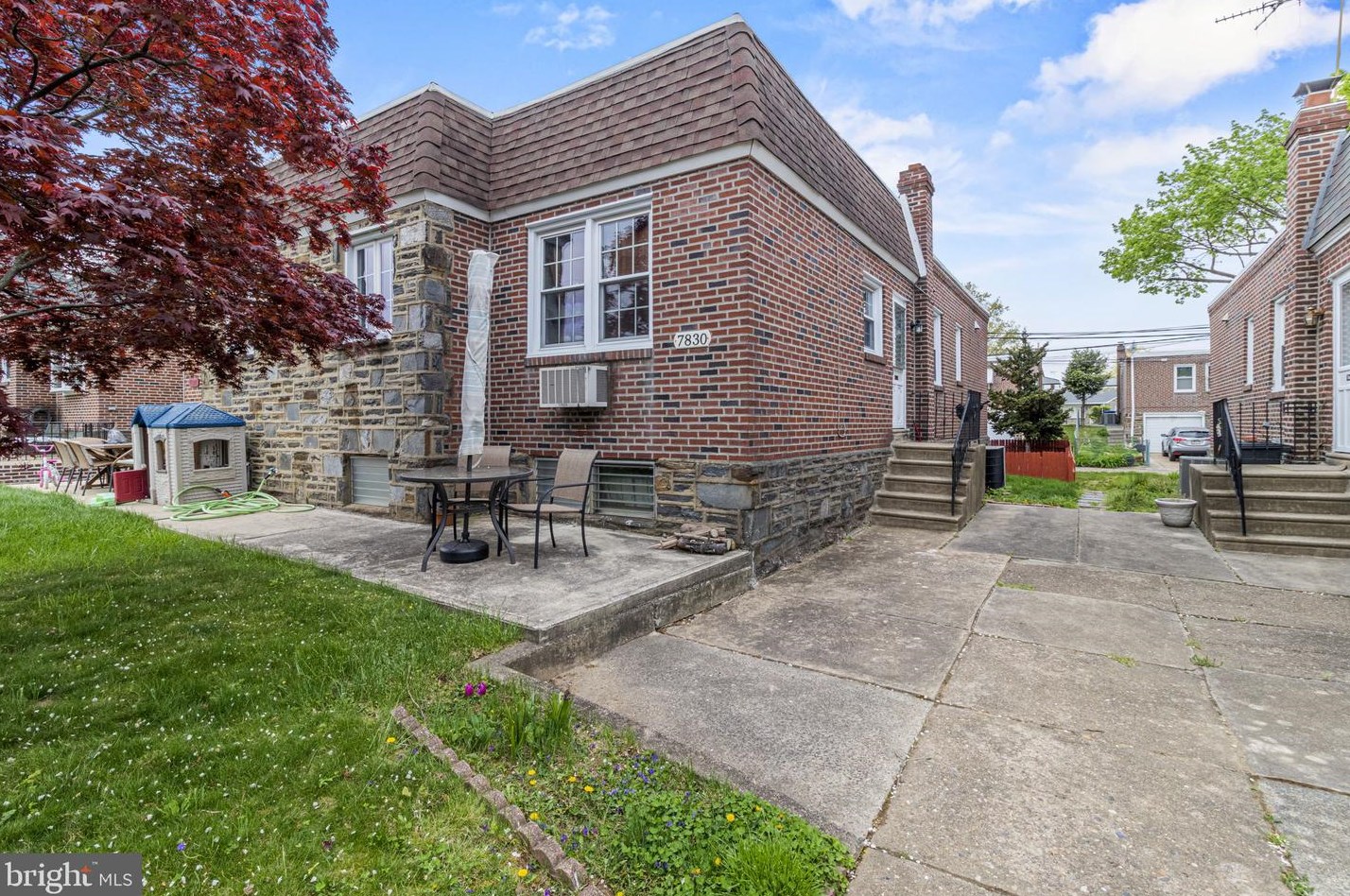7830 Lister St, Philadelphia, PA 19152-3512