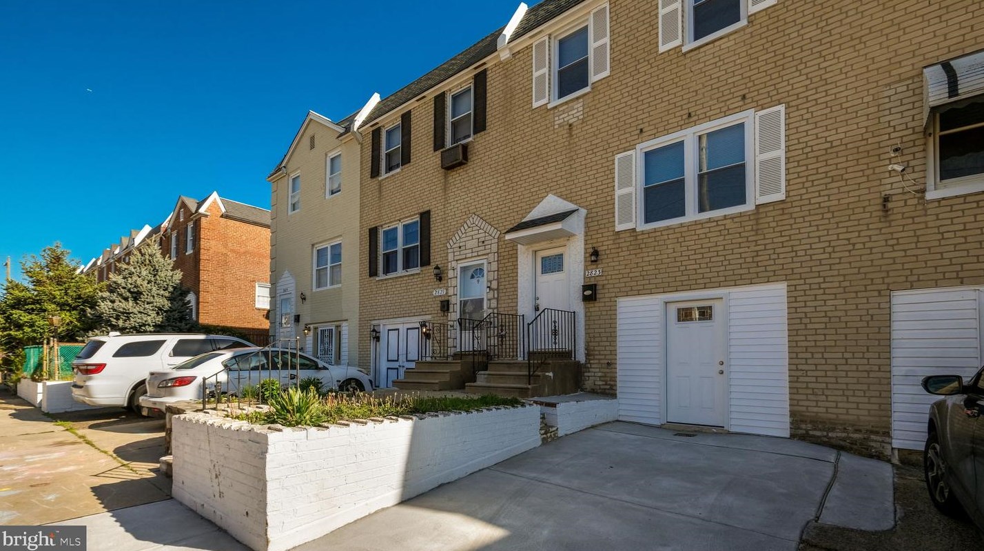 2823 Angus Rd, Philadelphia, PA 19114-3413