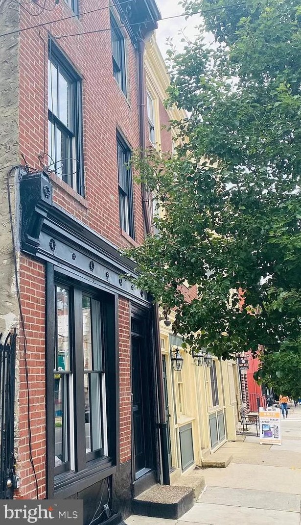 407 20th St, Philadelphia PA  19146-1406 exterior