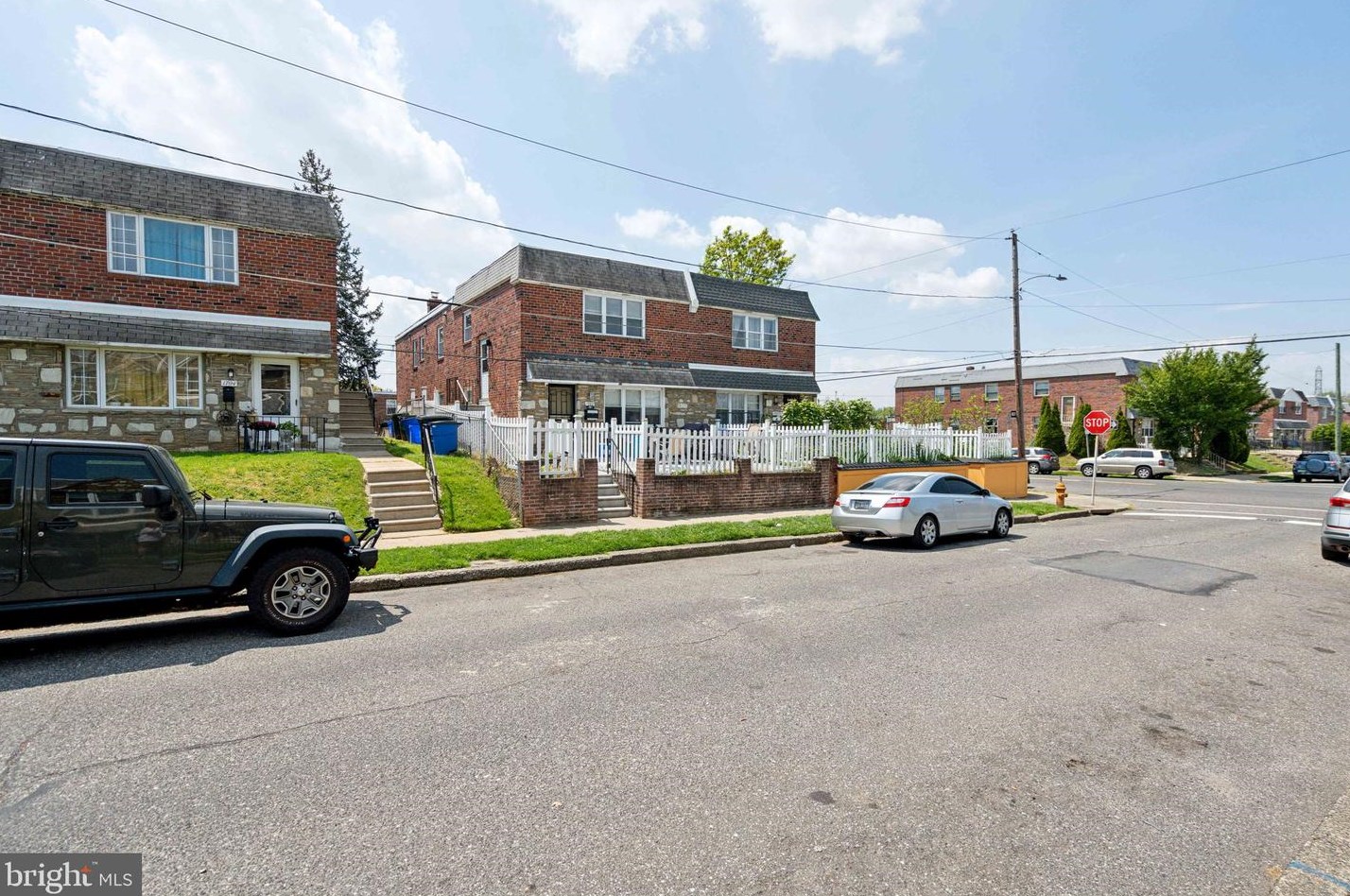 1702 Griffith St, Philadelphia PA  19111-2904 exterior