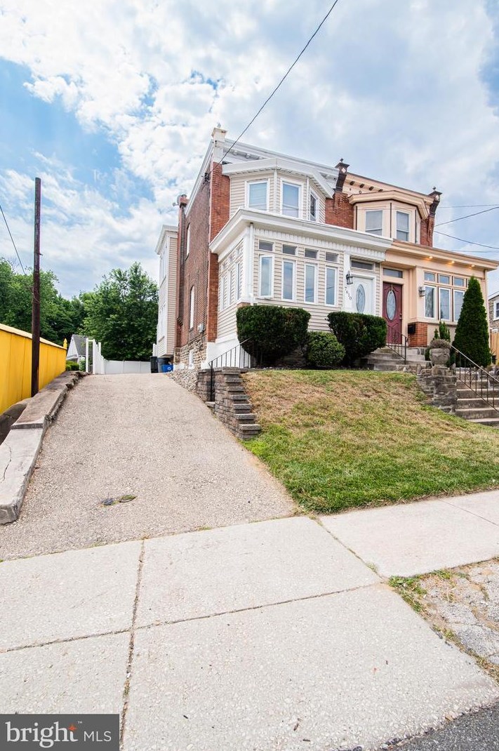 7610 Ridge Ave, Philadelphia, PA 19128-3138