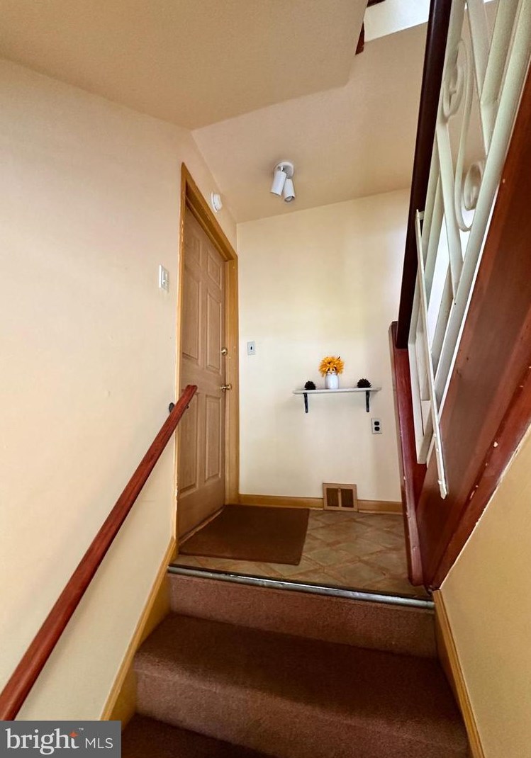 3924 Lankenau Ave, Philadelphia, PA 19131-2809