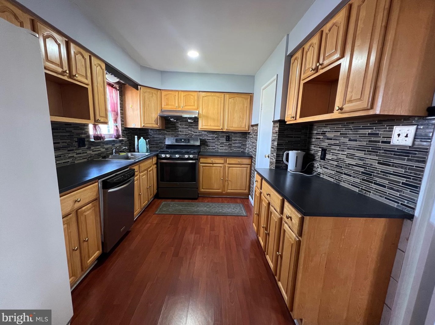 9946 Wingtip Rd, Philadelphia PA 19115-1708 exterior