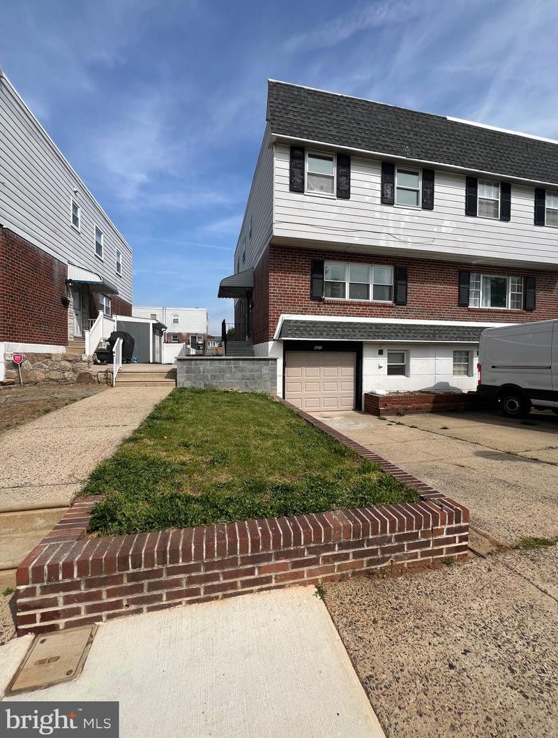 9946 Wingtip Rd, Philadelphia, PA 19115-1709