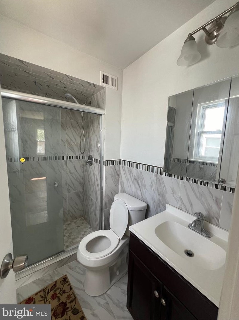 9946 Wingtip Rd, Philadelphia PA 19115-1708 exterior