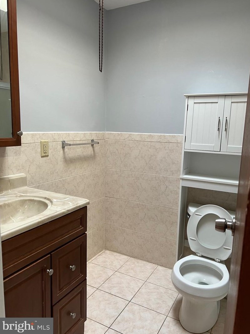 9946 Wingtip Rd, Philadelphia PA 19115-1708 exterior