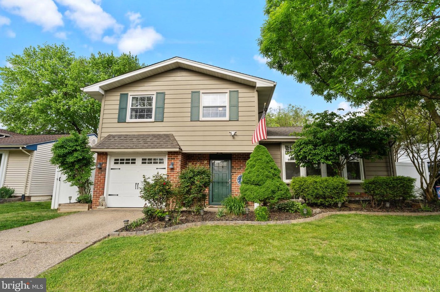 1039 Hoven Rd, Philadelphia, PA 19115-4822
