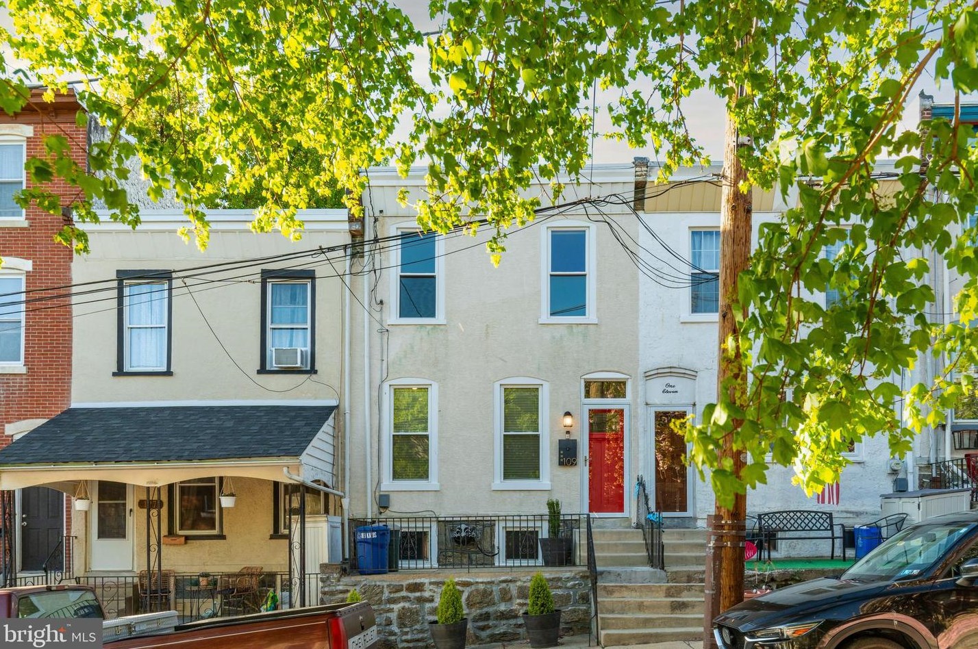 109 Kalos St, Philadelphia, PA 19128-3829