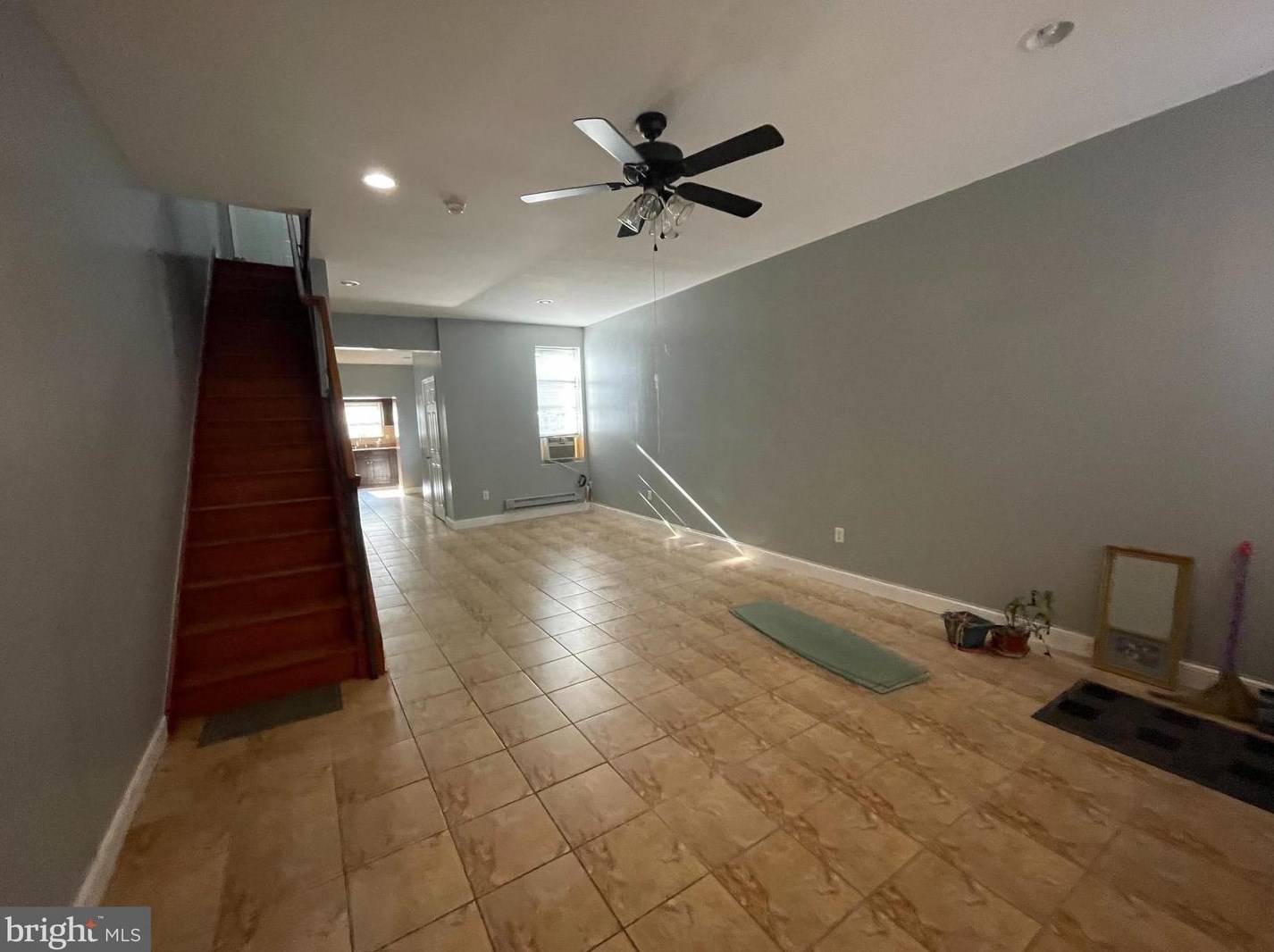 1938 Moore St, Philadelphia, PA 19145-2005
