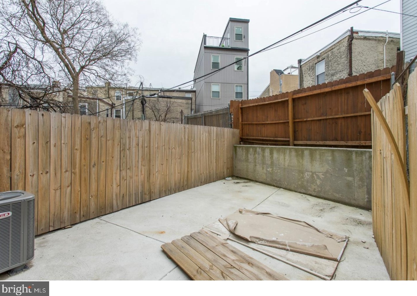 1824 Poplar St, Philadelphia PA  19130-1522 exterior