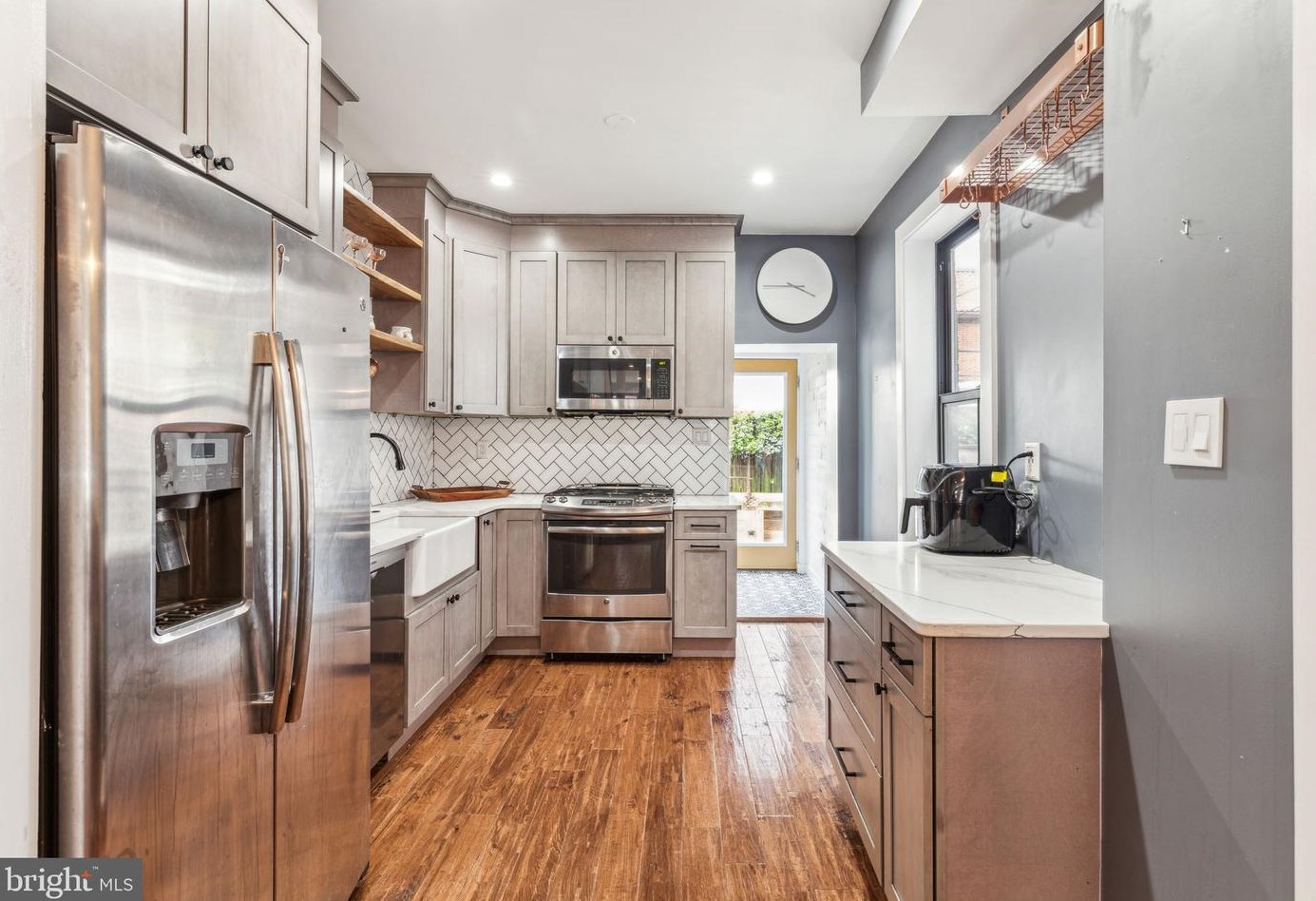 2420 Lambert St, Philadelphia PA  19145-4212 exterior