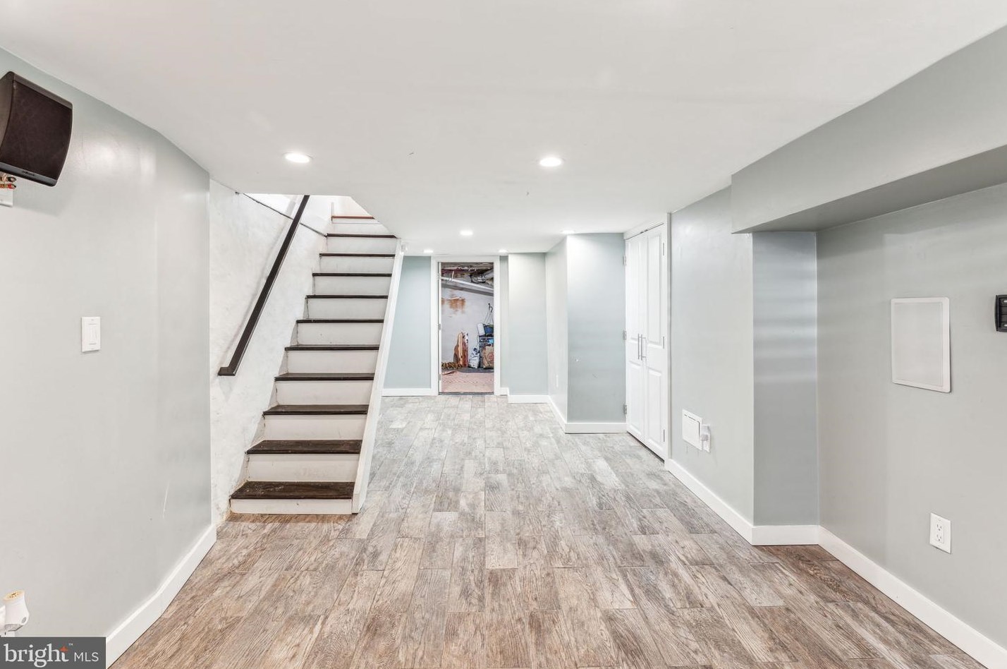 2420 Lambert St, Philadelphia PA  19145-4212 exterior