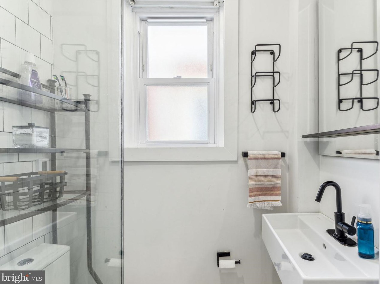 2420 Lambert St, Philadelphia PA  19145-4212 exterior
