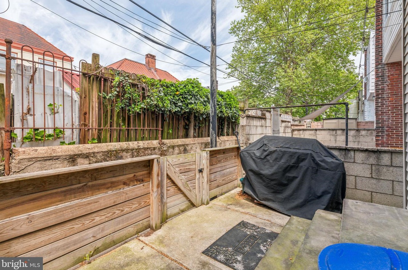 2420 Lambert St, Philadelphia PA  19145-4212 exterior