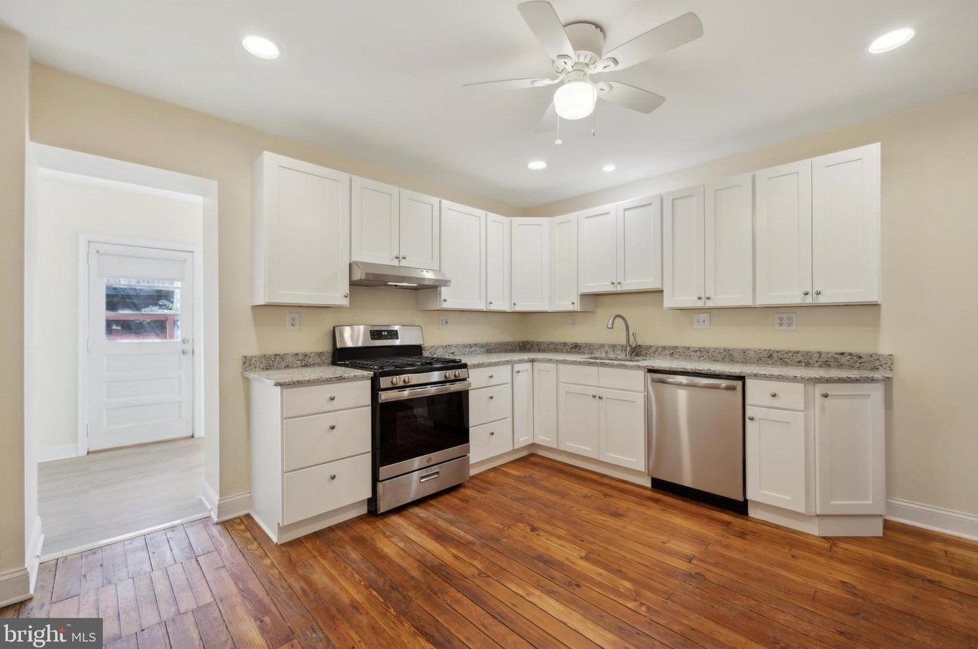 467 Ripka St, Philadelphia, PA 19128-3331