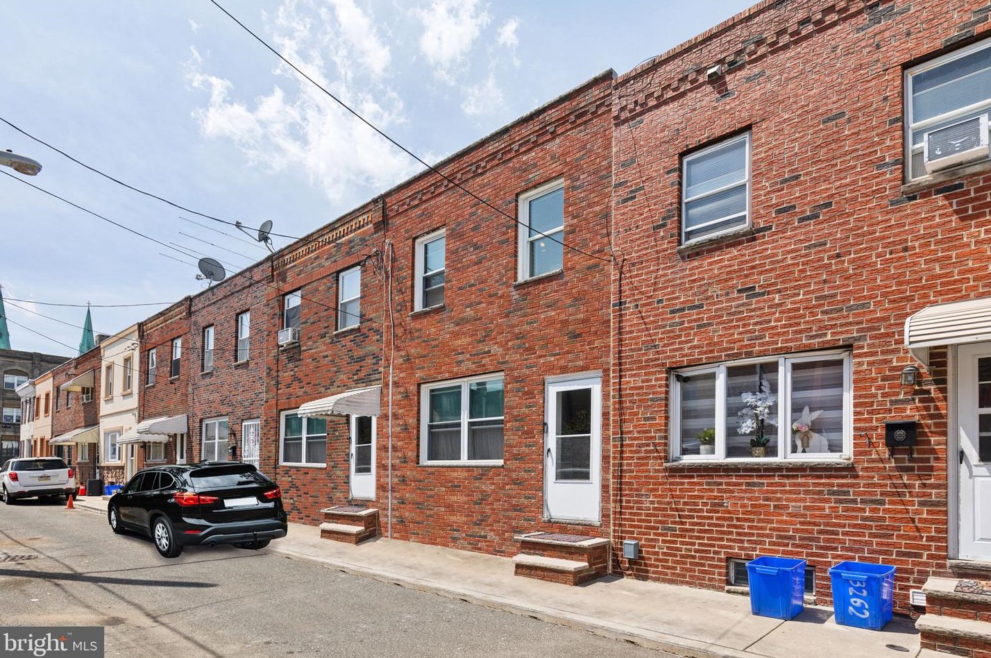 3260 Webb St, Philadelphia, PA 19134-5216