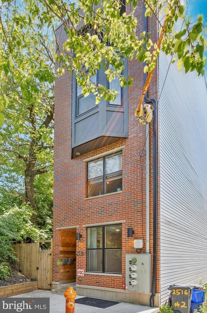 2516 Alter St, Philadelphia, PA 19146-3923