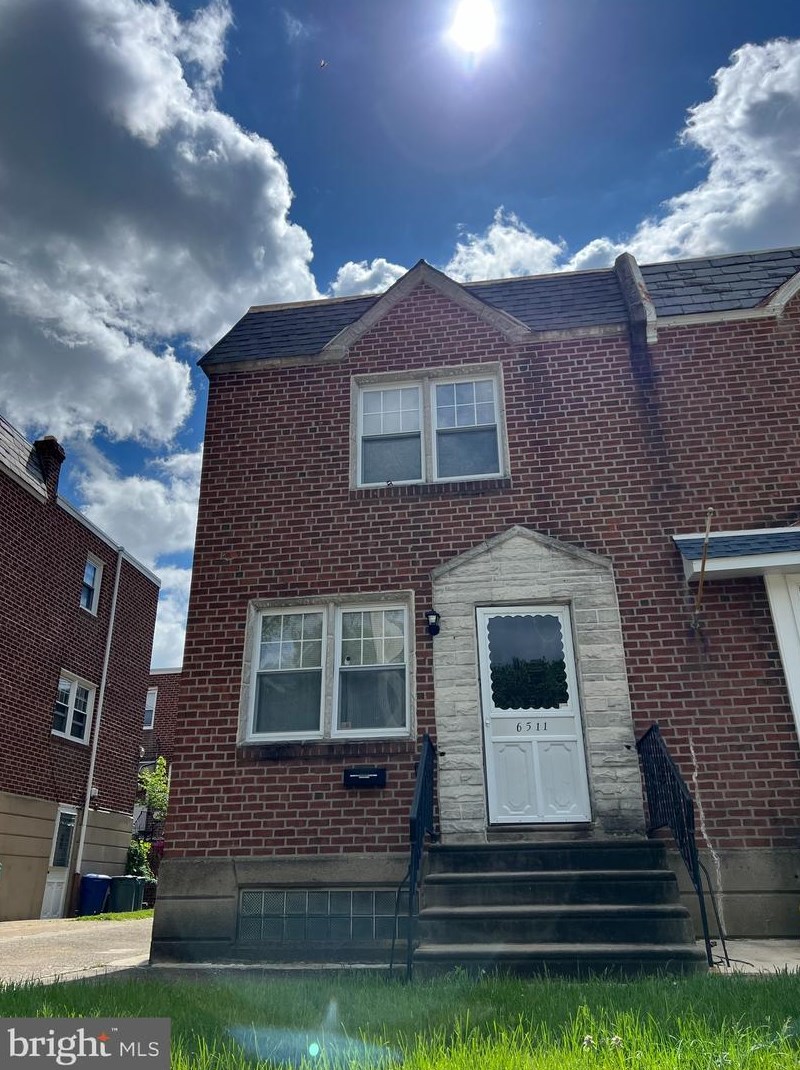 6511 Newtown Ave, Philadelphia, PA 19111-5216