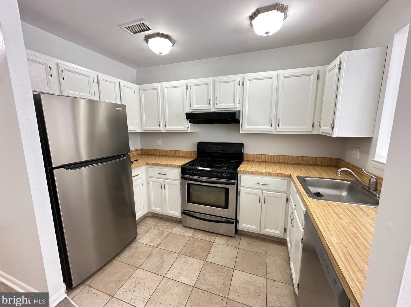 860 Pennock St, Philadelphia, PA 19130-1234