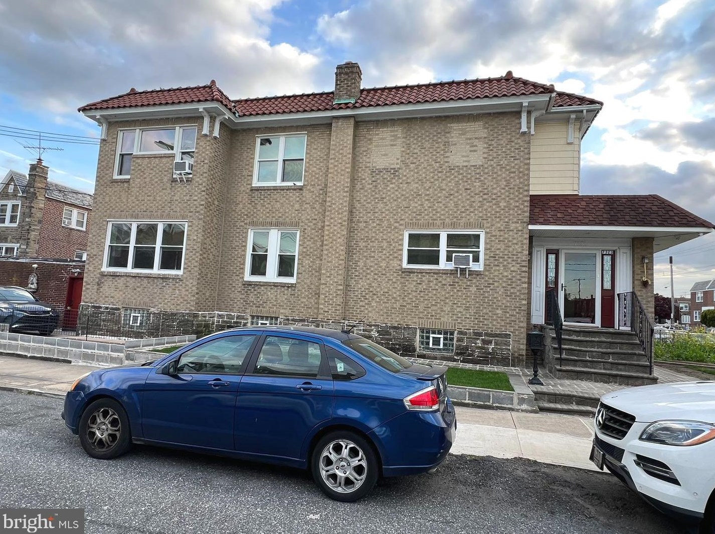 7323 Sackett St, Philadelphia PA 19152-4511 exterior