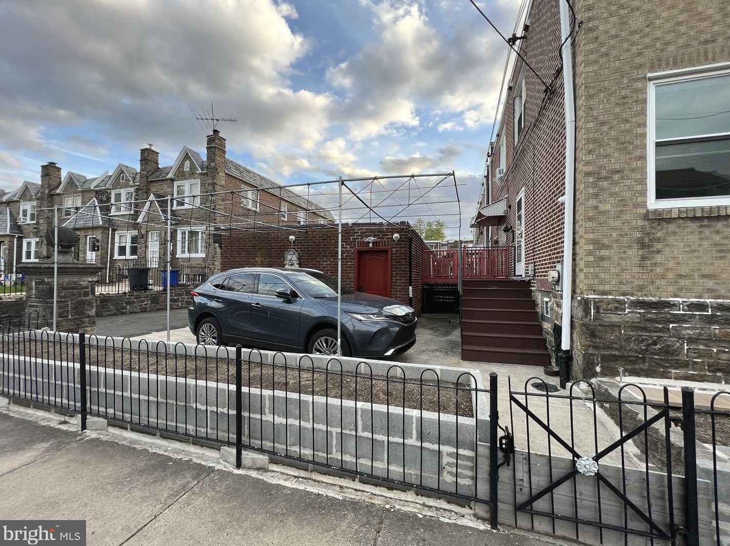 7323 Sackett St, Philadelphia PA 19152-4511 exterior