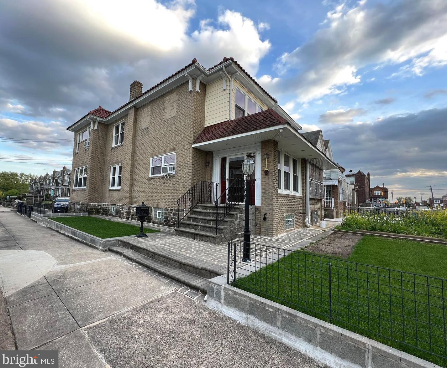 7323 Sackett St, Philadelphia, PA 19152-4511