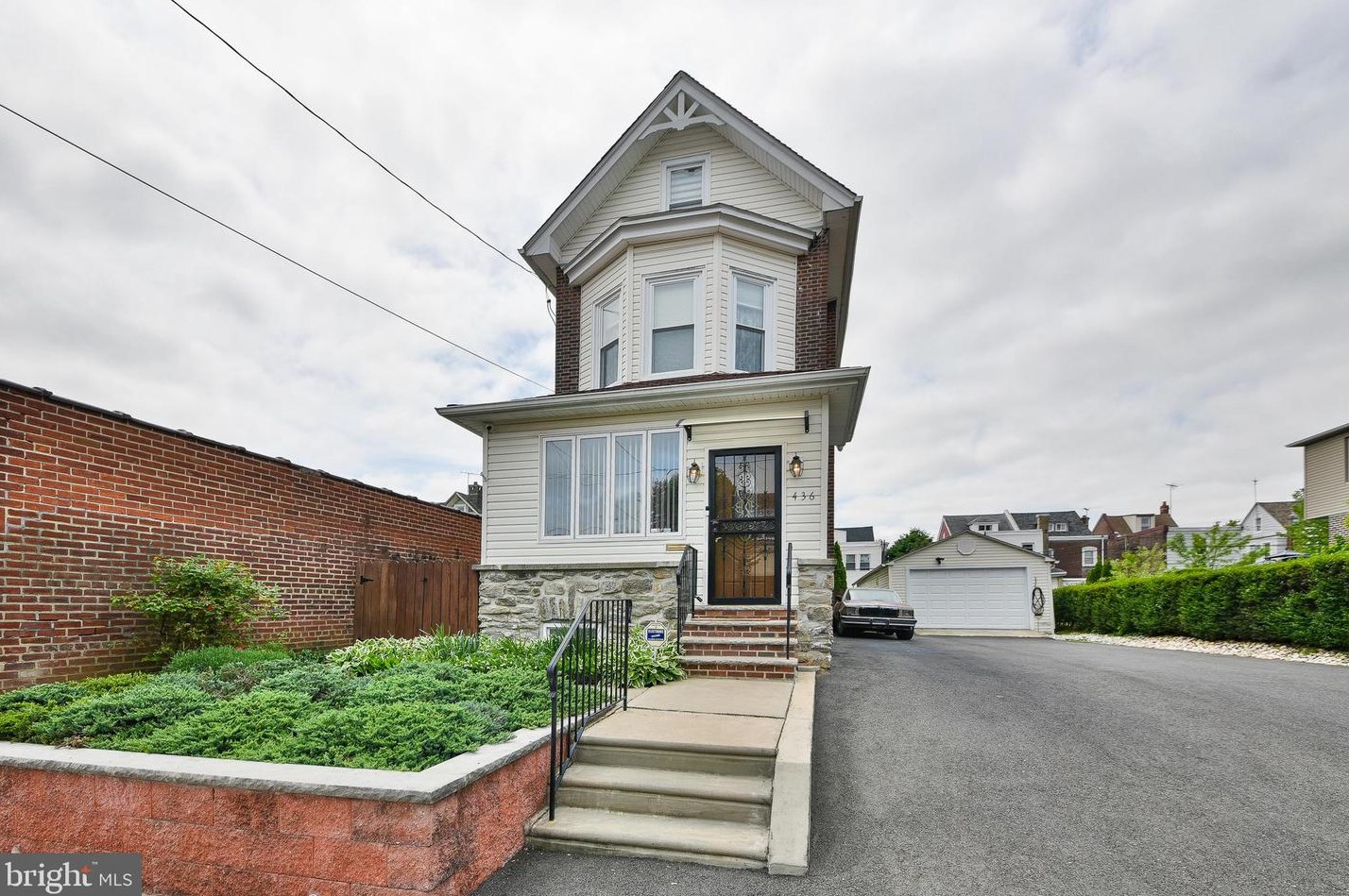 436 Gilham St, Philadelphia, PA 19111-5207