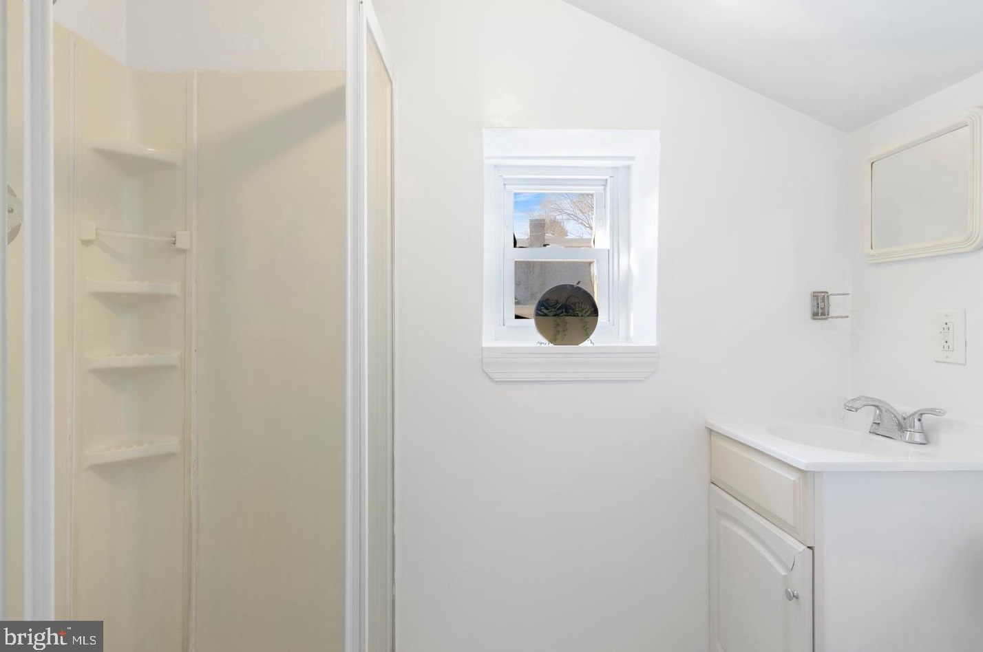 400 Green Ln, Philadelphia PA 19128-3304 exterior