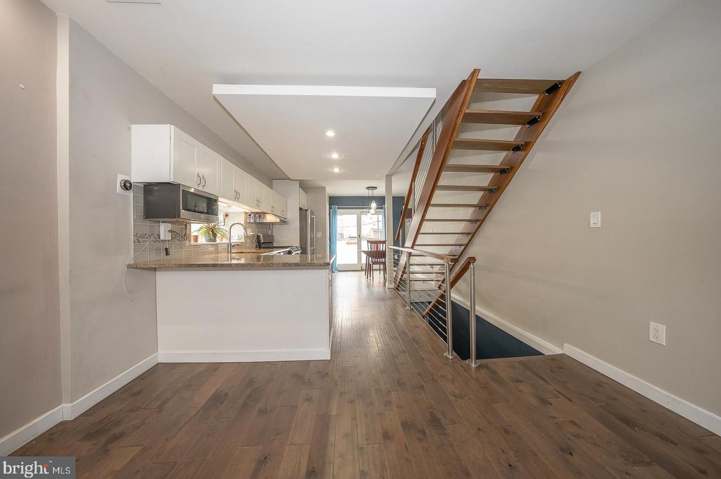 700 Mountain St, Philadelphia, PA 19148-1232