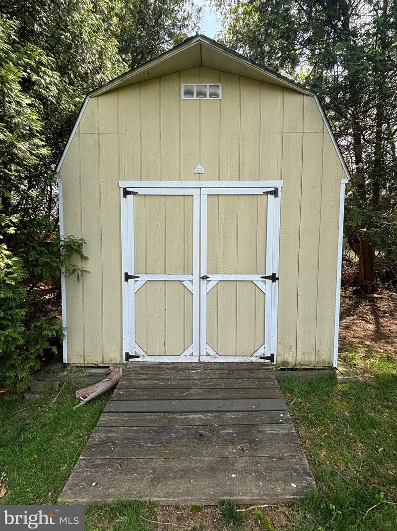 15141 Wayside Rd, Philadelphia PA 19116-1403 exterior