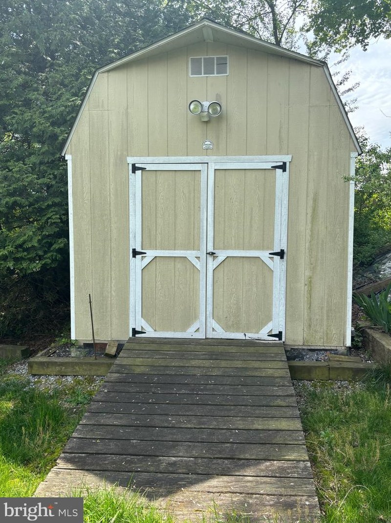 15141 Wayside Rd, Philadelphia PA 19116-1403 exterior