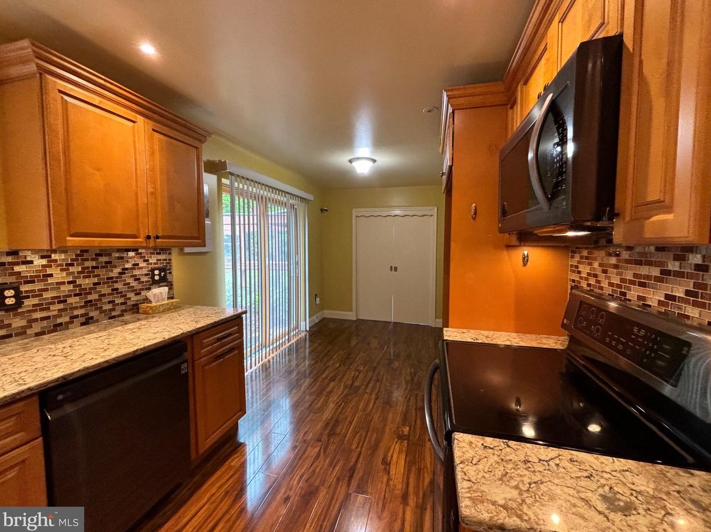 15141 Wayside Rd, Philadelphia PA 19116-1403 exterior