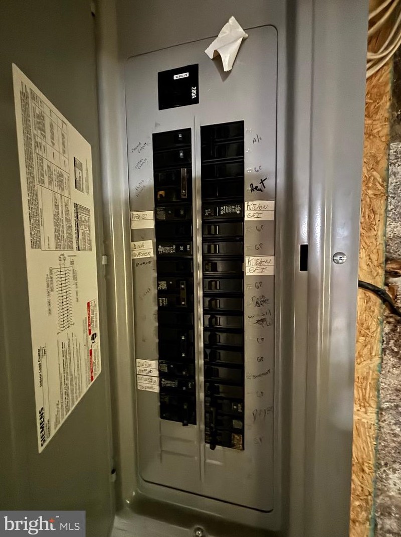 15141 Wayside Rd, Philadelphia PA 19116-1403 exterior