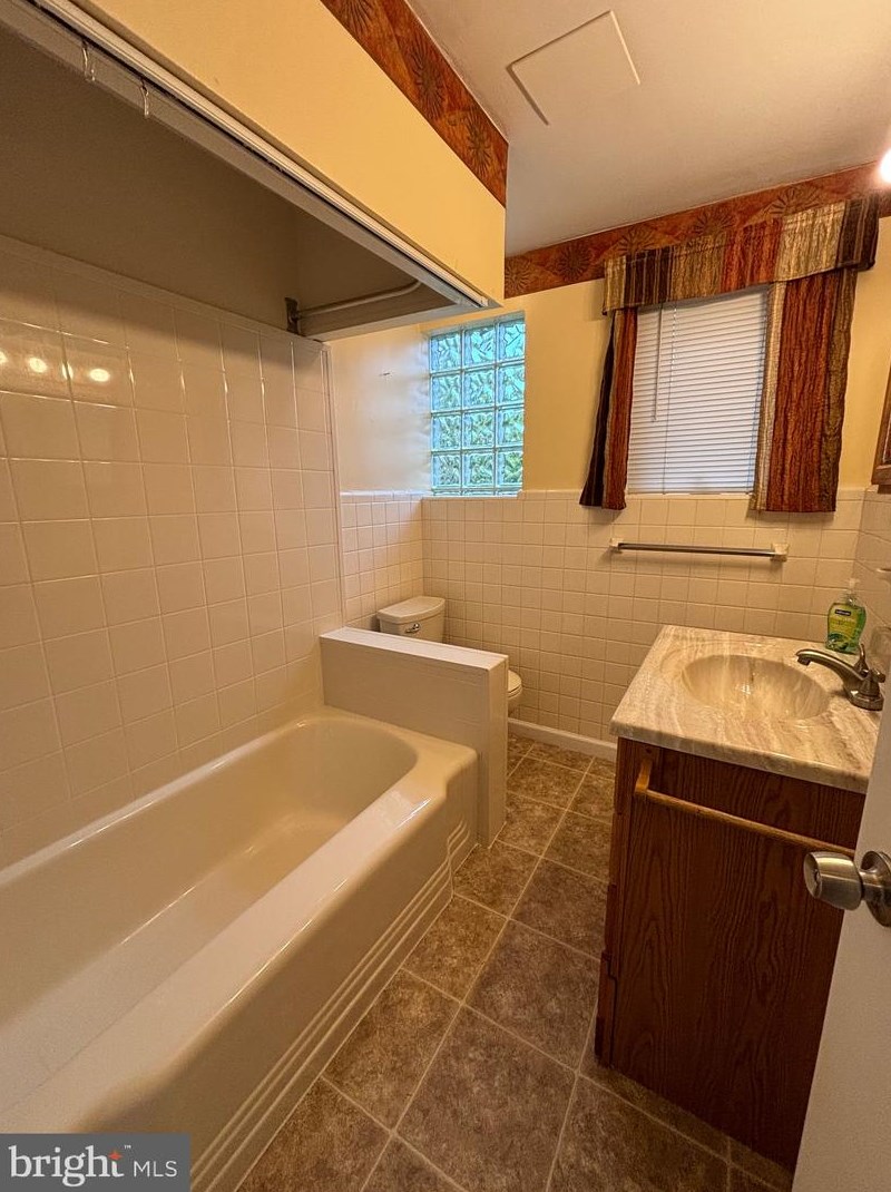 15141 Wayside Rd, Philadelphia PA 19116-1403 exterior