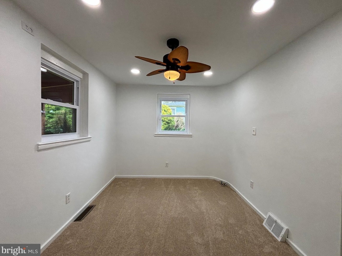 15141 Wayside Rd, Philadelphia PA 19116-1403 exterior