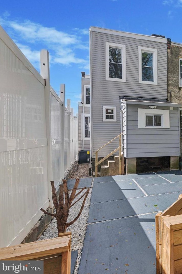 5941 Washington Ave, Philadelphia PA 19147-4825 exterior