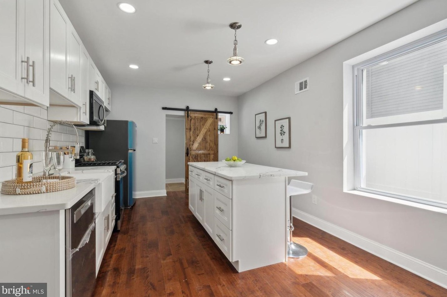 5941 Washington Ave, Philadelphia PA 19147-4825 exterior