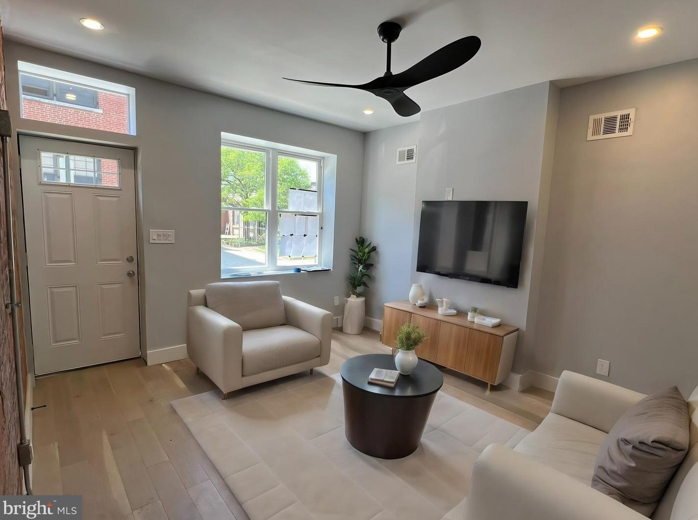 2821 Jenks St, Philadelphia, PA 19137-2227