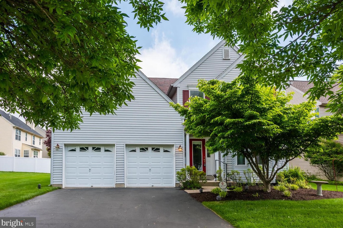 503 Lantern Ln, Philadelphia, PA 19128-1054