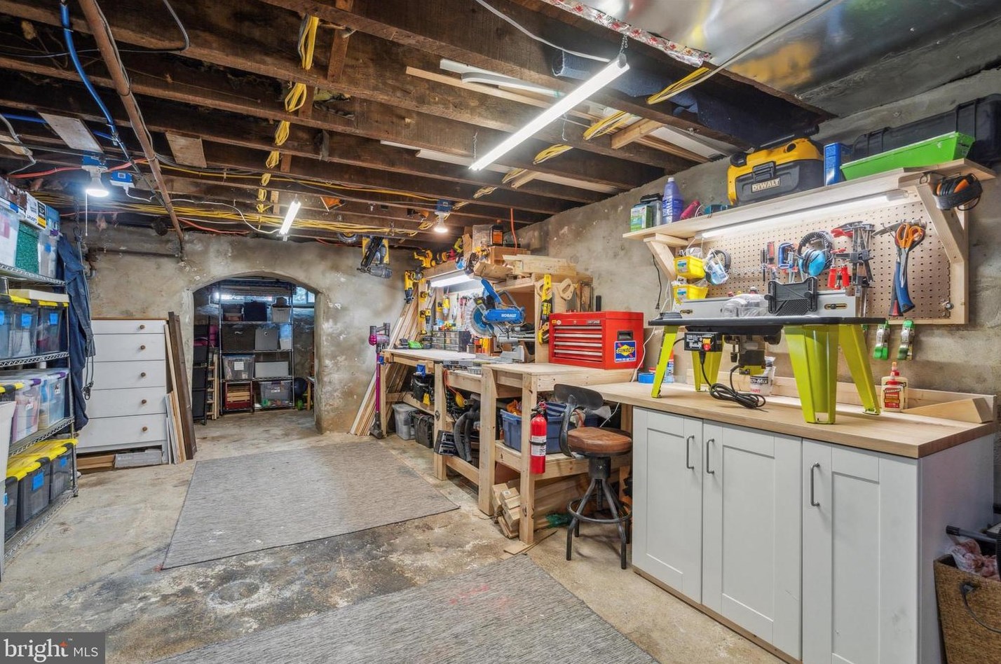 4350 Mitchell St, Philadelphia PA 19128-3425 exterior