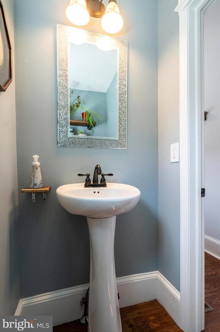 4350 Mitchell St, Philadelphia PA 19128-3425 exterior